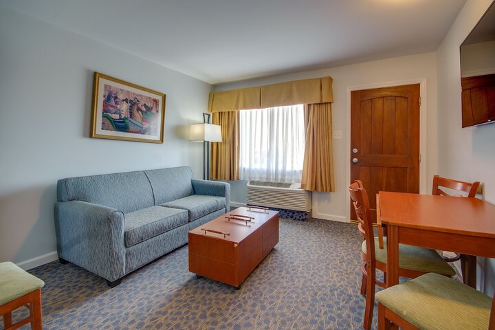 Standard 2 Queen Beds City View No Balcony (10 of 51)