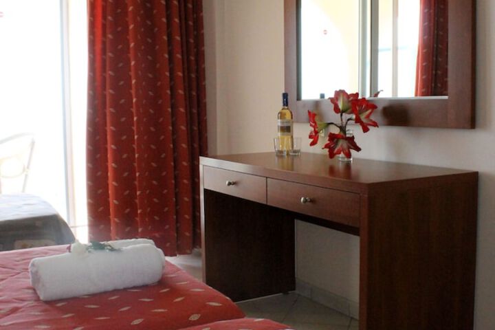 Room 9 of 40