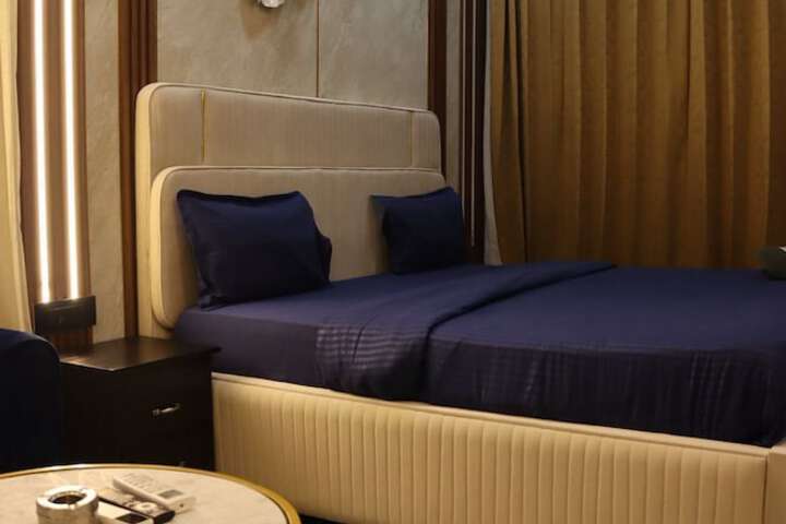 Room 7 of 26