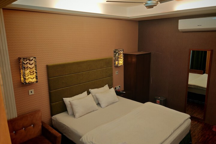 Room 13 of 24