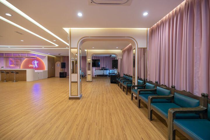 Ballroom/Hall 124 of 159