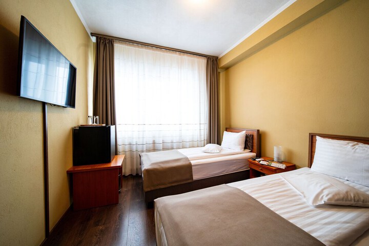 Room 6 of 34