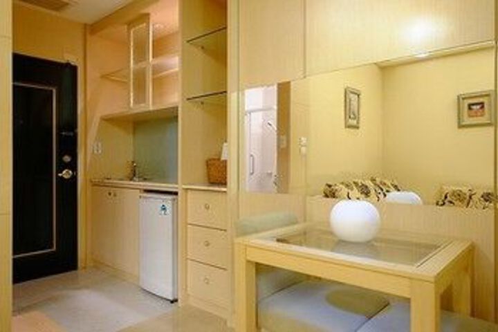 Room 7 of 14