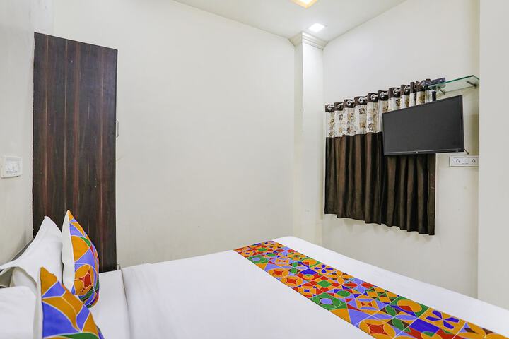 Room 11 of 24