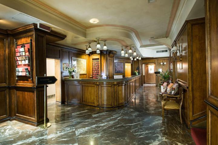 Entrance & Lobby