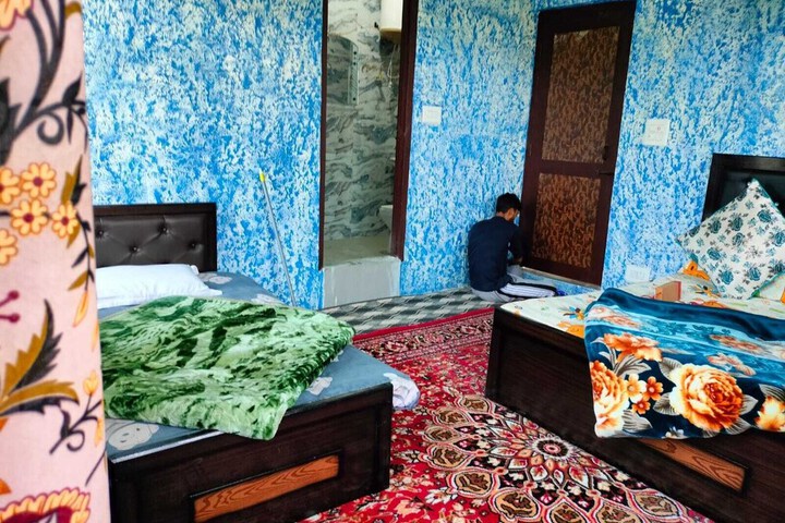 Room 9 of 10
