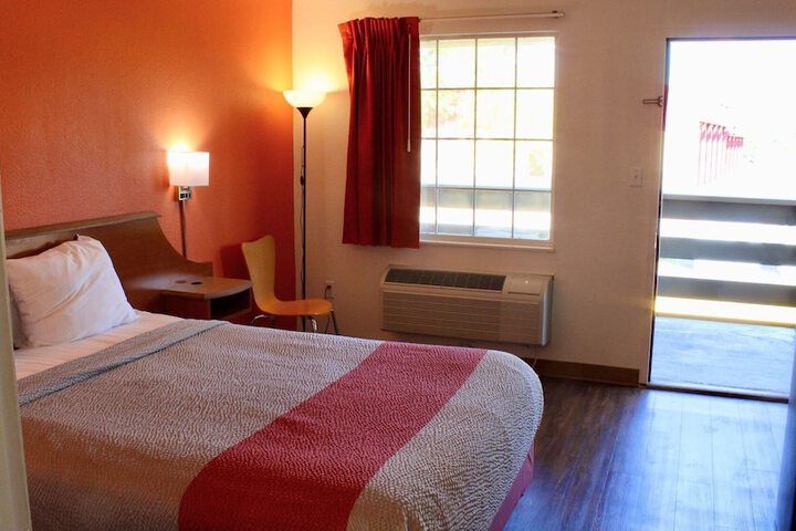 Room 21 of 36