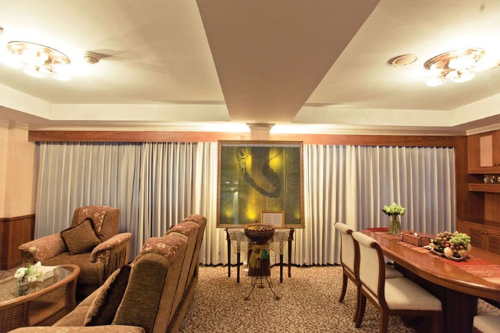 Room 32 of 49