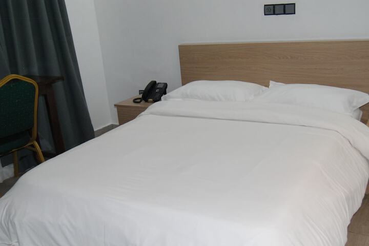 Room 9 of 90