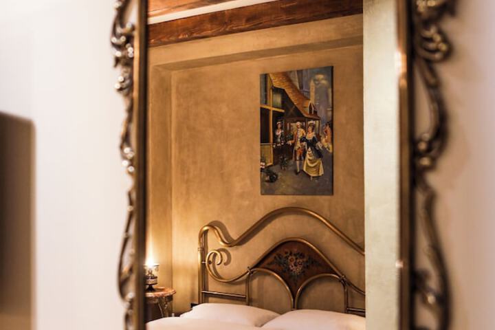 Room 16 of 44