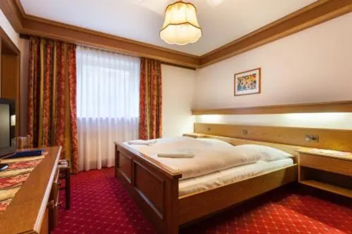 Room 2 of 9