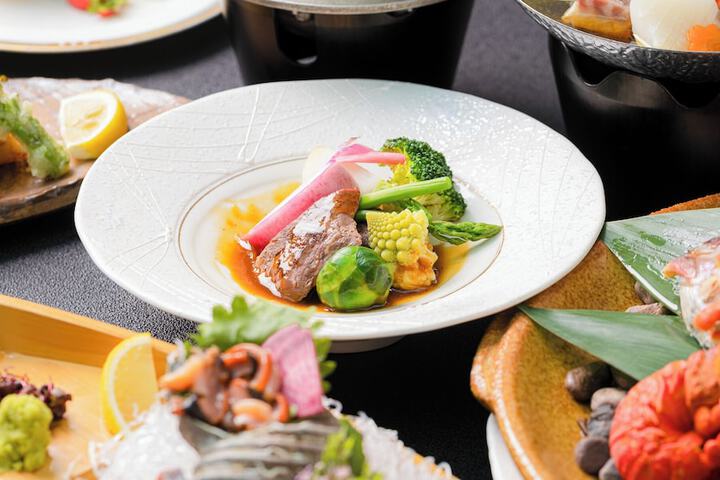 Lounge 62 of 126