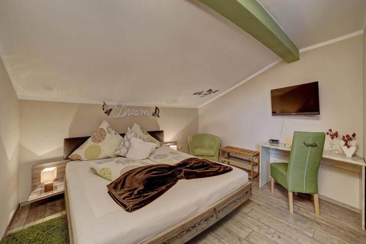 Room 5 of 42