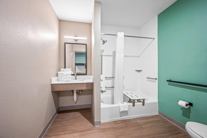 Room 18 of 28