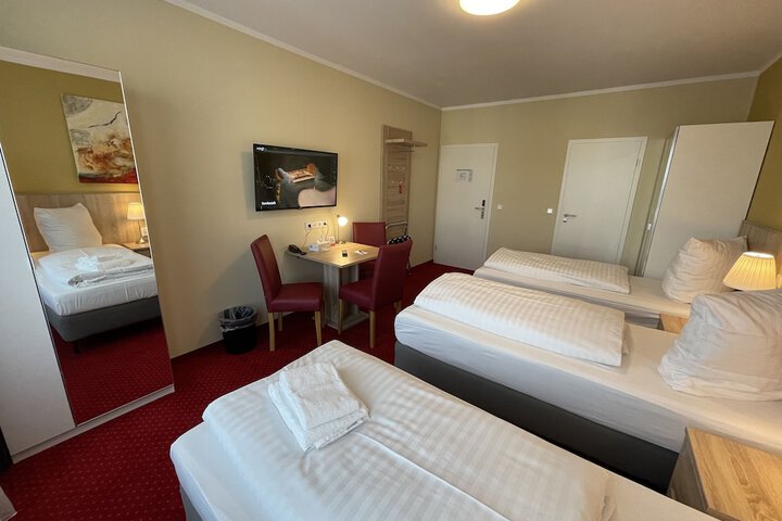 Room 14 of 99