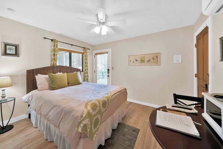 Room 25 of 172