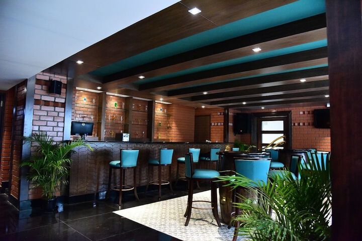 Lounge 41 of 45