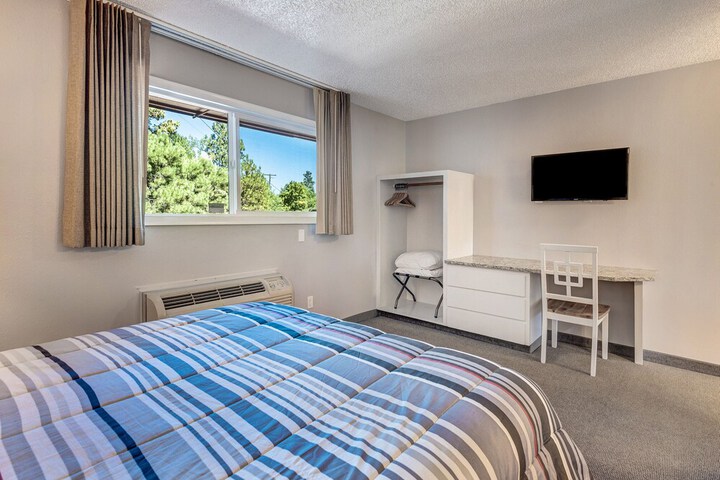 Room 33 of 398