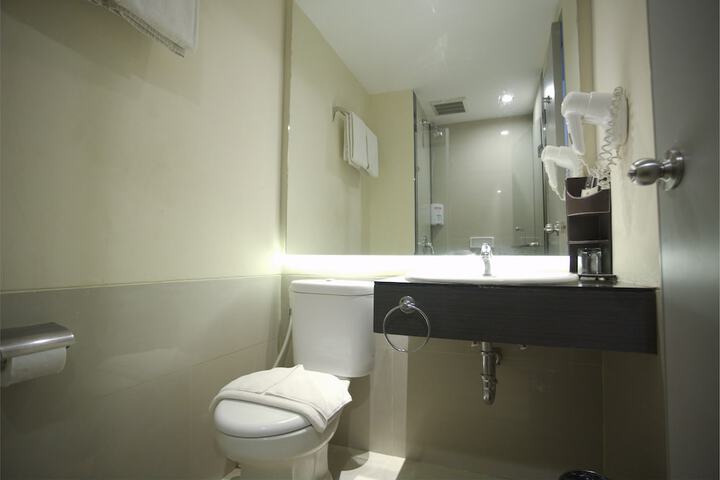 Room 8 of 20