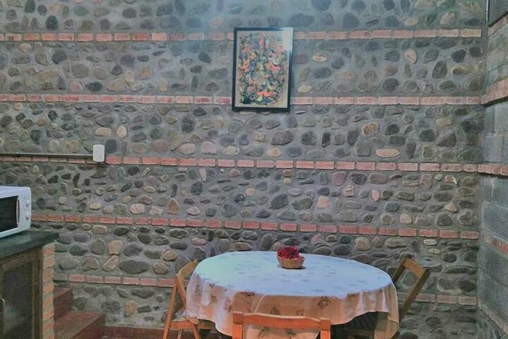 Room 6 of 10