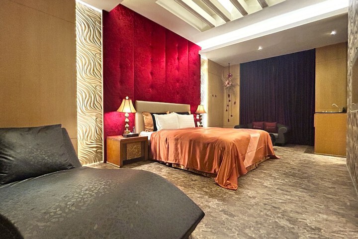 Room 19 of 97