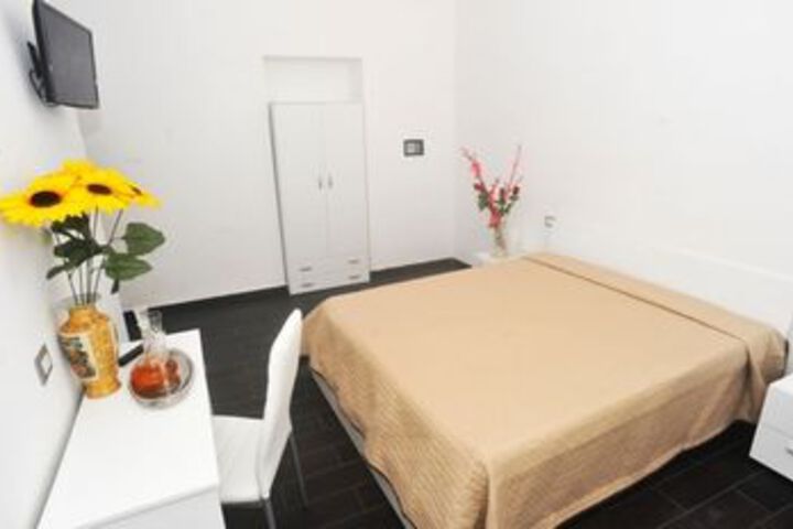 Room 9 of 26