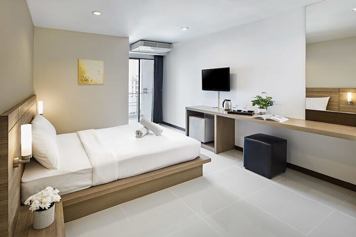 Room 9 of 38