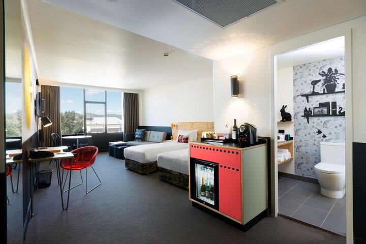 Room 7 of 71