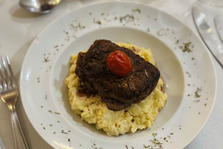 Dining 37 of 68