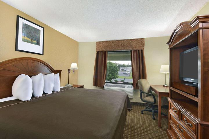 Standard | King Bed (2 of 22)