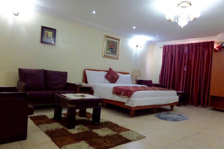 Room 14 of 37