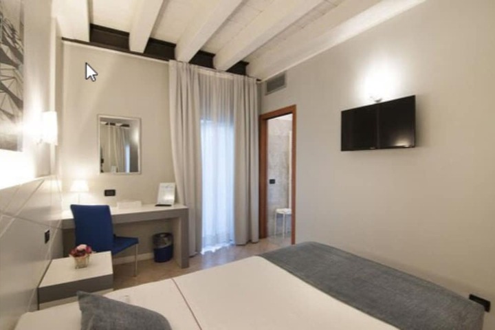 Room 15 of 134