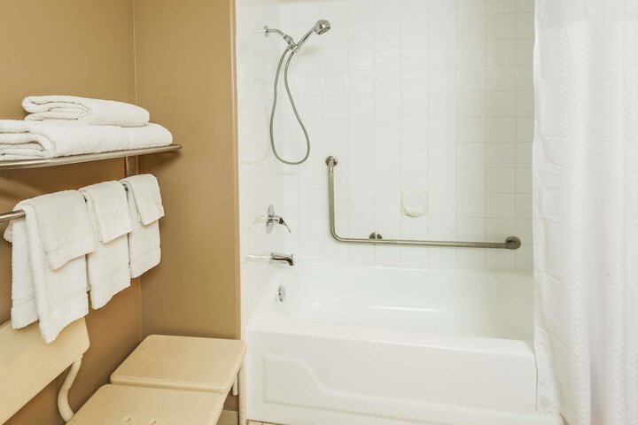 Room 13 of 18