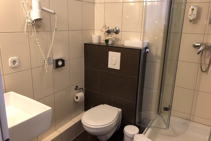 Room 33 of 45