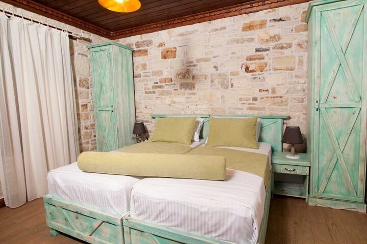 Room 5 of 26