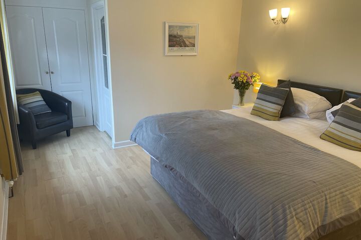 Room 5 of 10