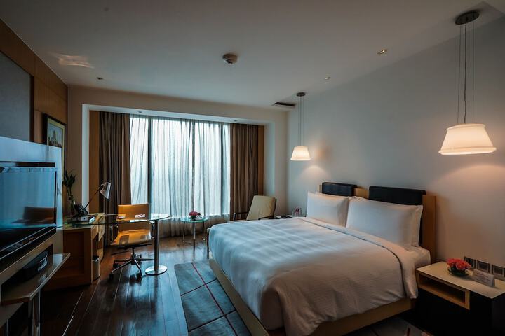 Room 4 of 145