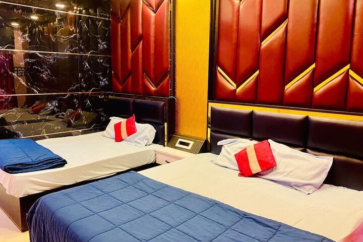 Room 8 of 14