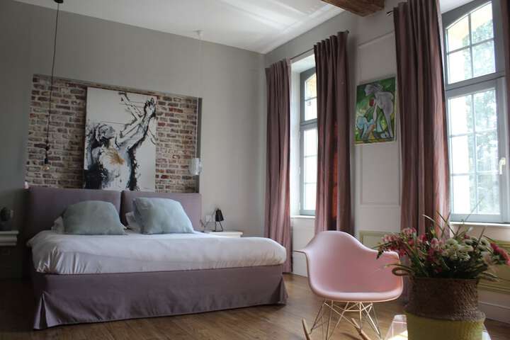 Room 6 of 14
