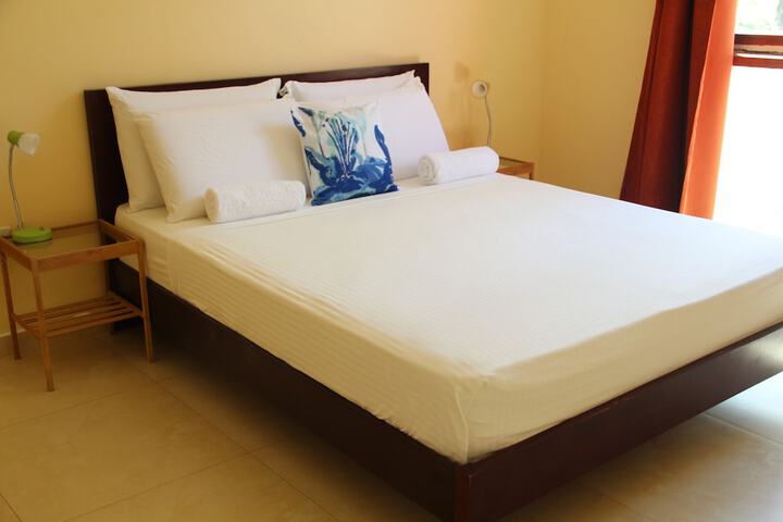 Room 3 of 80