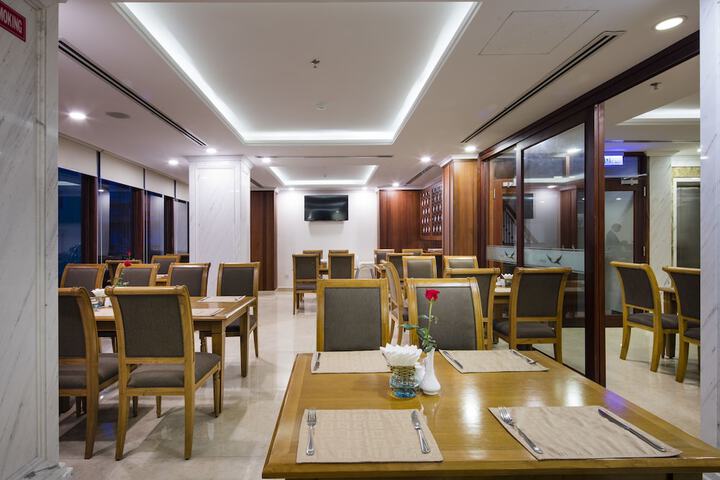 Dining 146 of 189