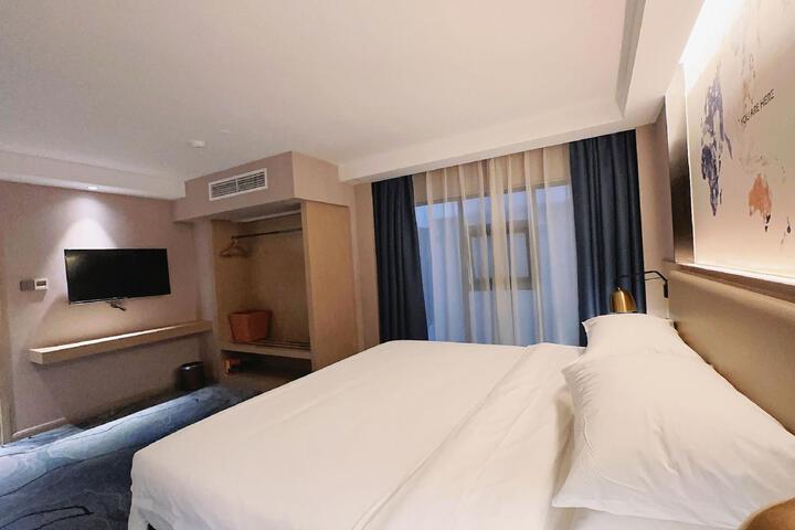 Room 8 of 25