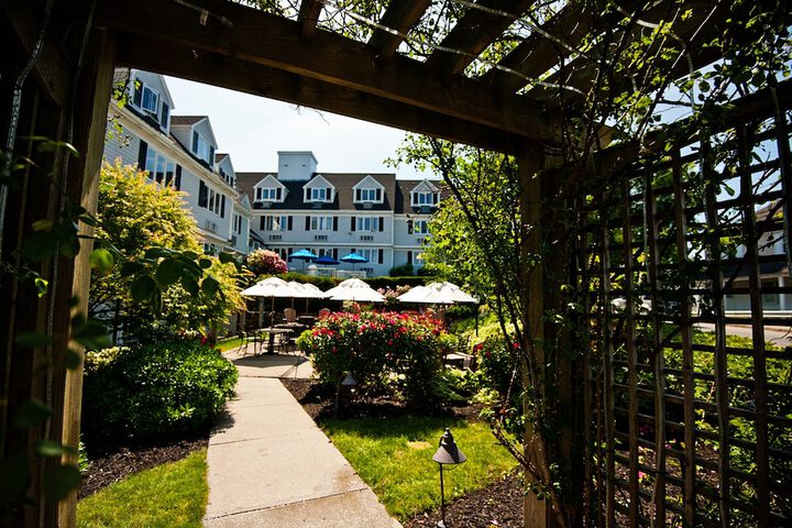 Hotel Exterior 27 of 32