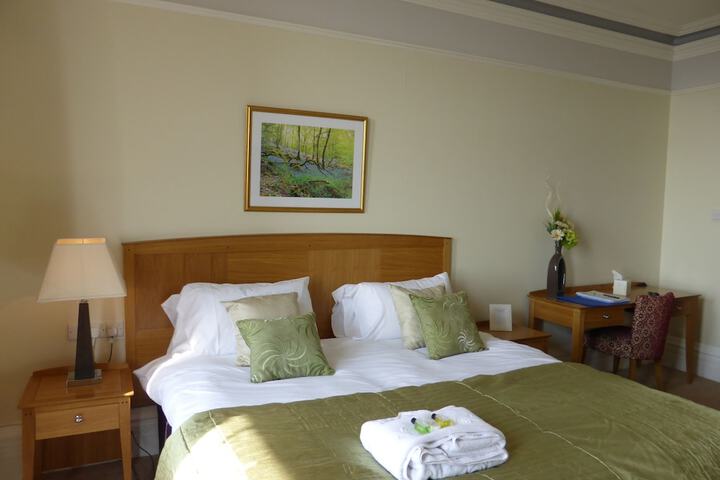 Room 2 of 39