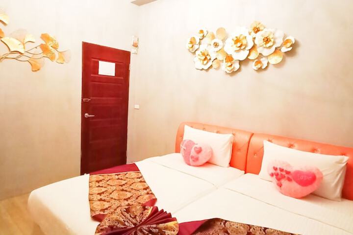Room 9 of 28