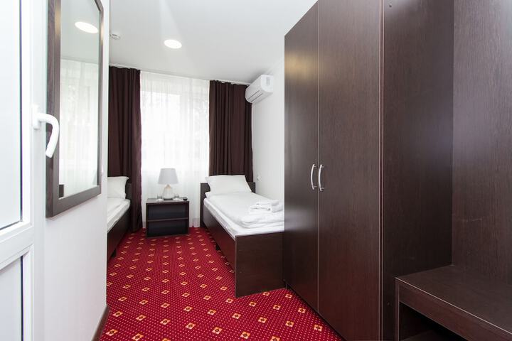 Room 6 of 31
