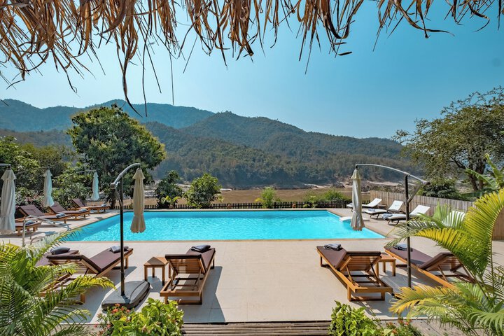 Hotel with Pool