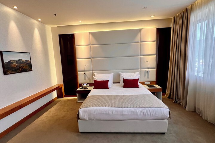 Room 20 of 146