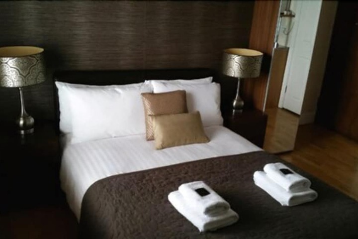 Room 6 of 25
