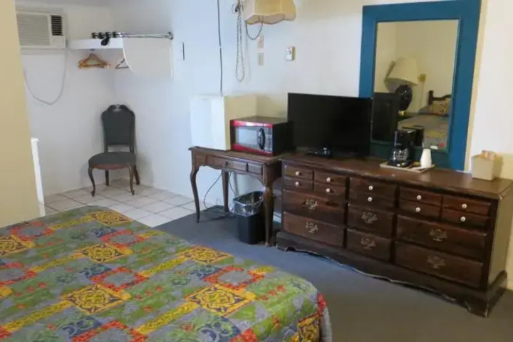 Room 2 of 9